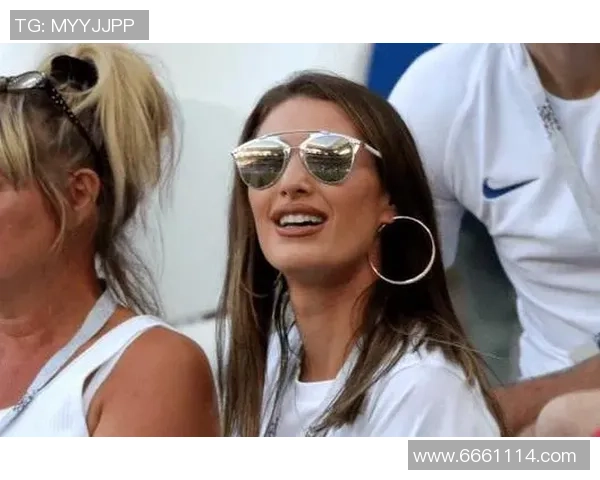 足球明星女友为何备受关注她们的魅力与生活揭秘