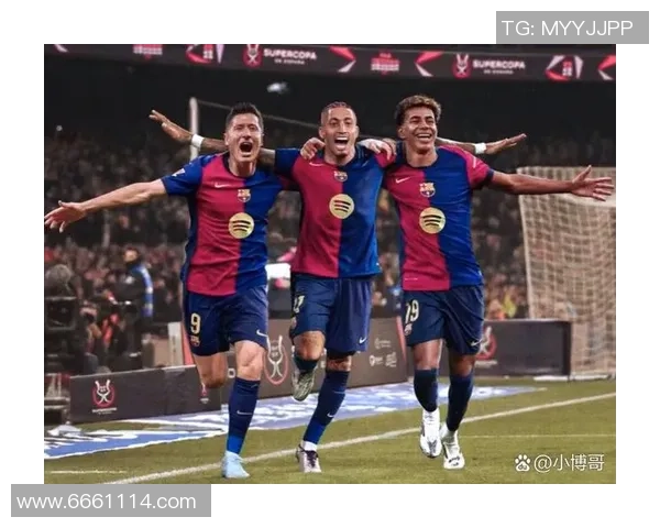 足球明星与美女展开激烈对决谁能赢得比赛的荣耀与心动瞬间